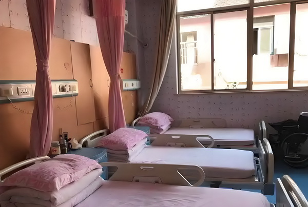 深圳深户政策_专访导演饶晓志：对《万里归途》满意和骄傲 护团的照队24小专业时值守