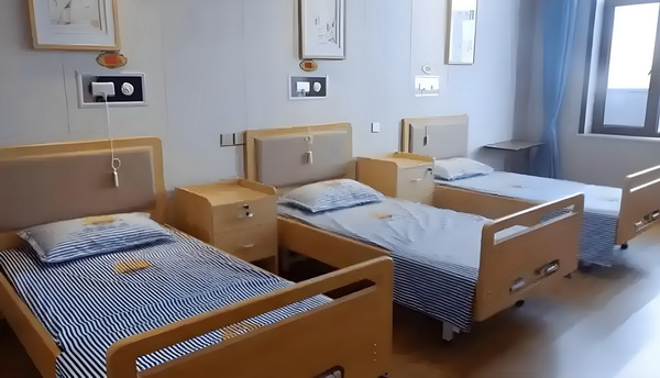 落户深圳资格_变态男躲女神床下，尺度生猛的日本电影！ 度生猛的日个问题上在这
